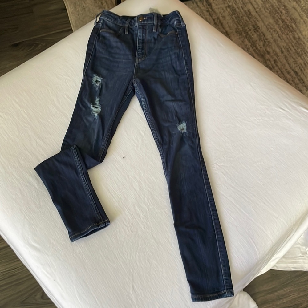 Womens hollister high rise jeans, dark blue, rips on thighs